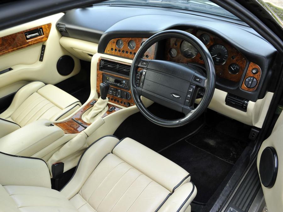 Интерьер Aston Martin V8 Coupe 1996 года  (фото 17 из 17)